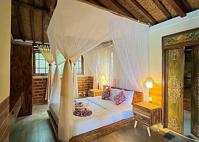 Yoga Maya Hotel 3*